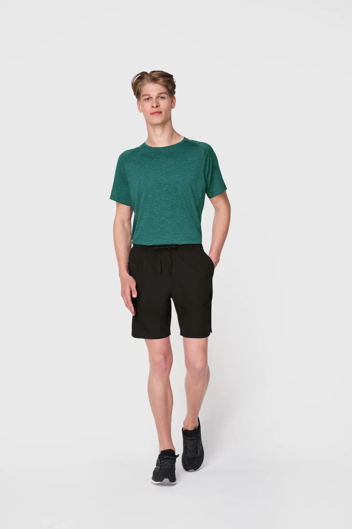 FWD Men's 8" Woven Shorts